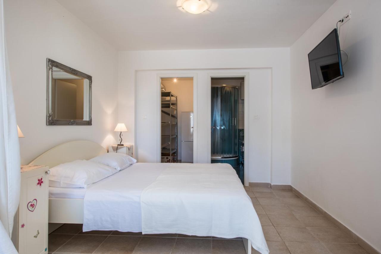 Apartments Amneris Trogir Exterior foto
